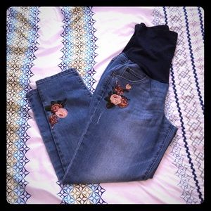BNWT!! A:GLOW crop embroidered skinny jeans!